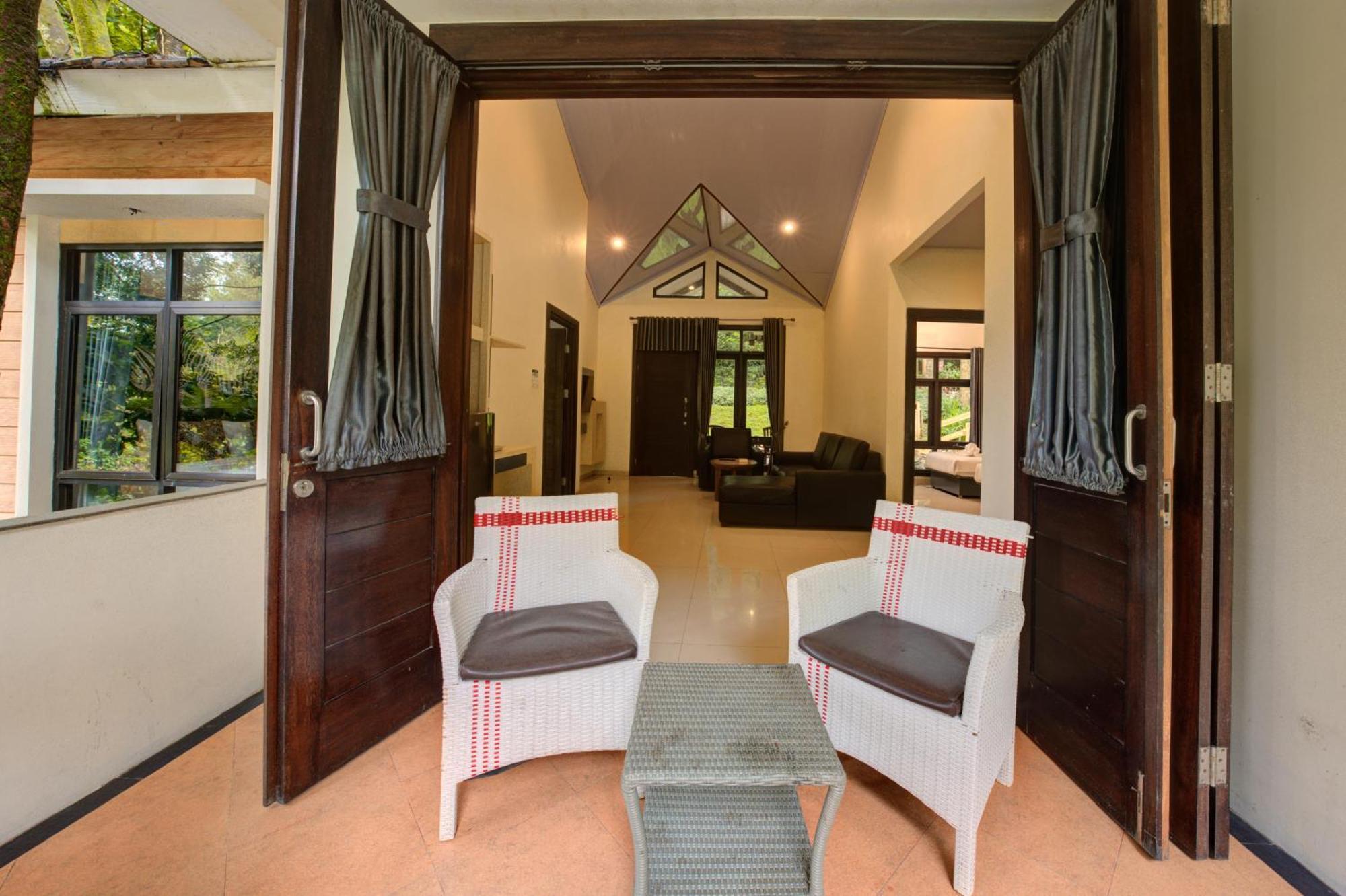 Zebra Deluxe Three-Bedroom Bungalow